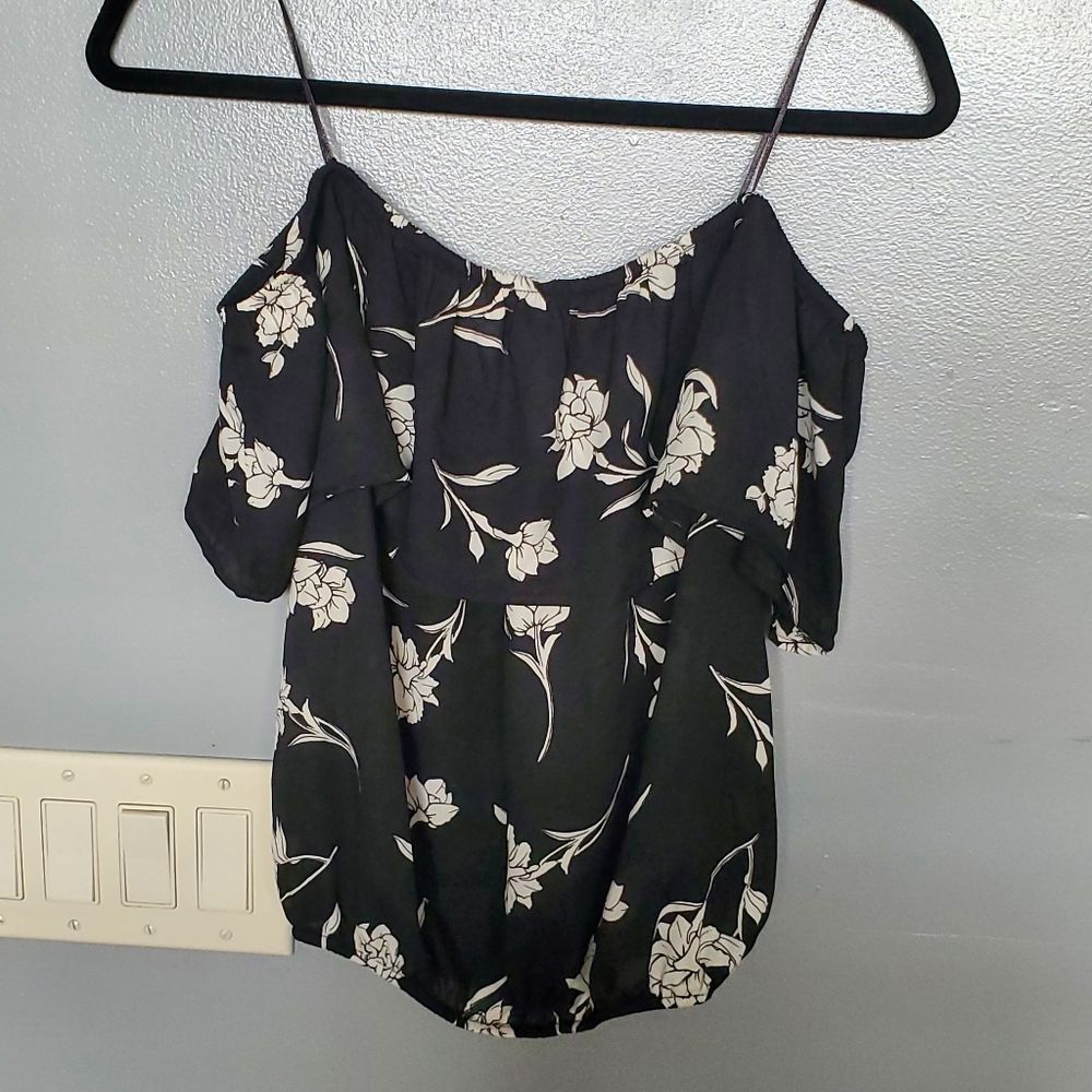 Sienna sky  Off the shoulder floral top